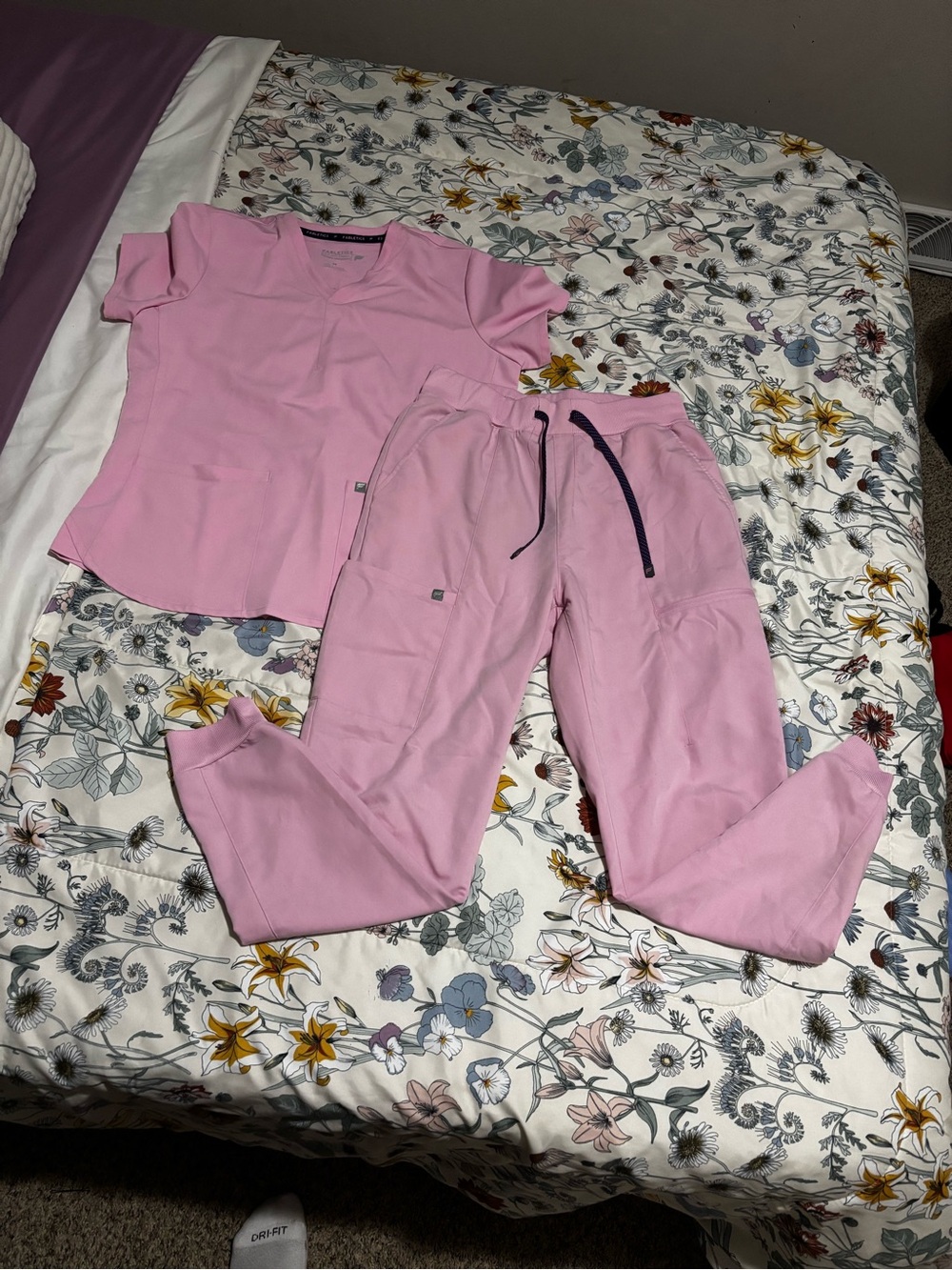 Women’s Fabletics Scrub Set
